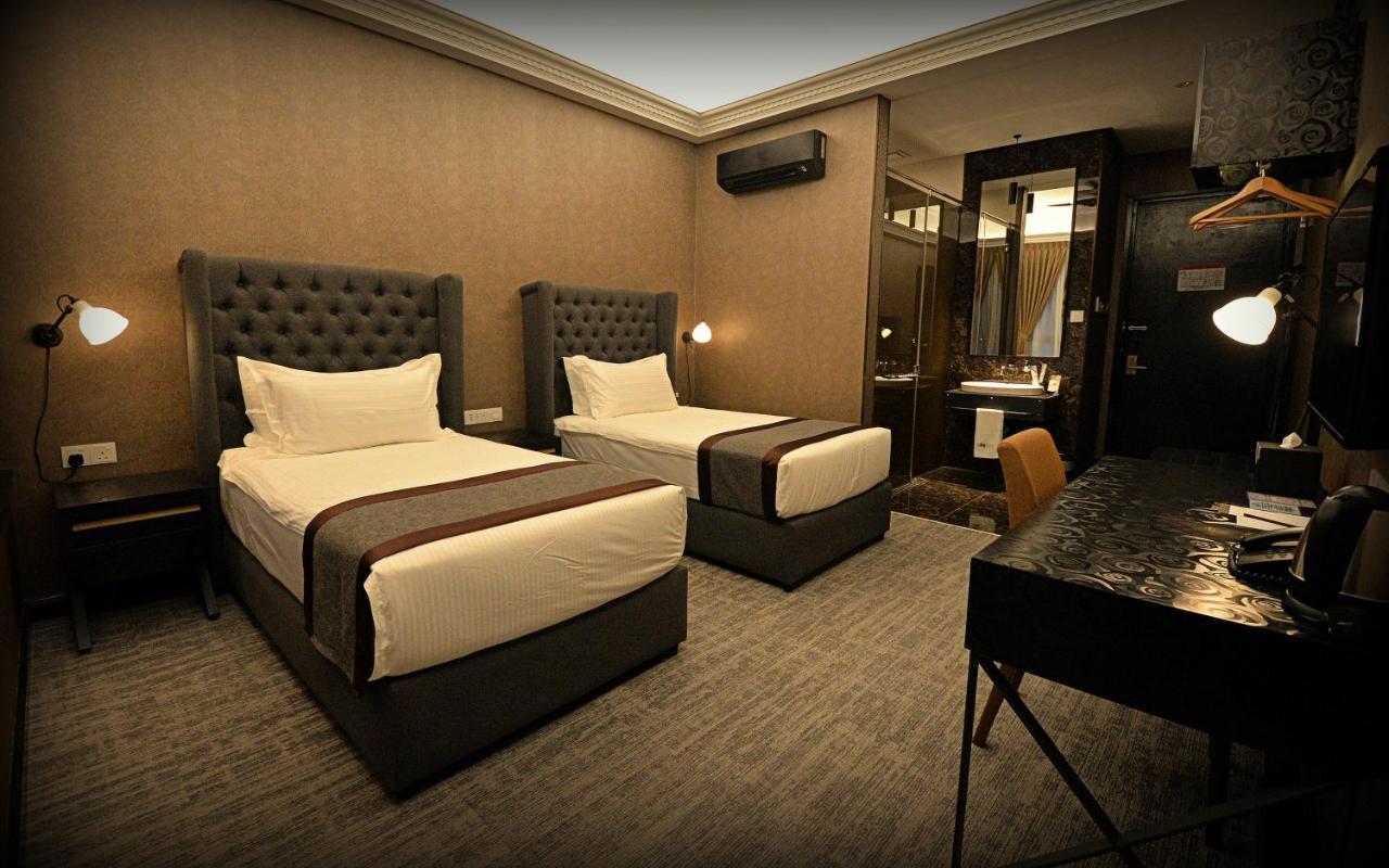 1969 Business Bandar Botani, 3*